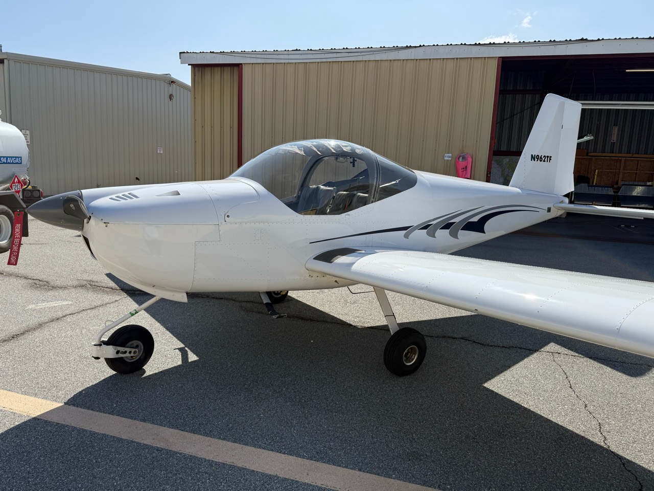 Side view of the club’s white RV-12iS, N962TF