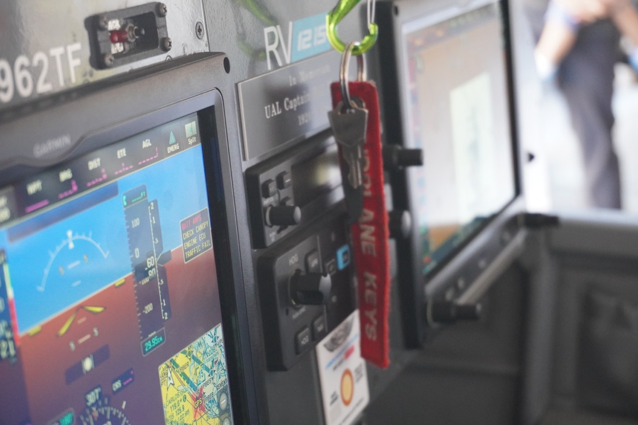 The instrument panel and keys inside N962TF